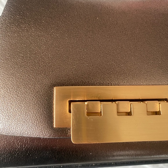 Gorgeous and cute metallic silver mini crossbody. - Picture 2 of 7